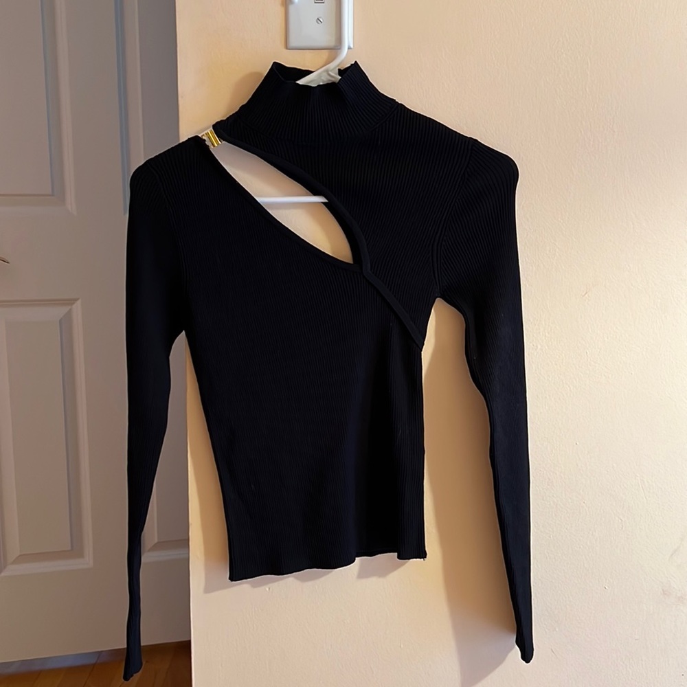Black ribbed turtleneck with cutout S